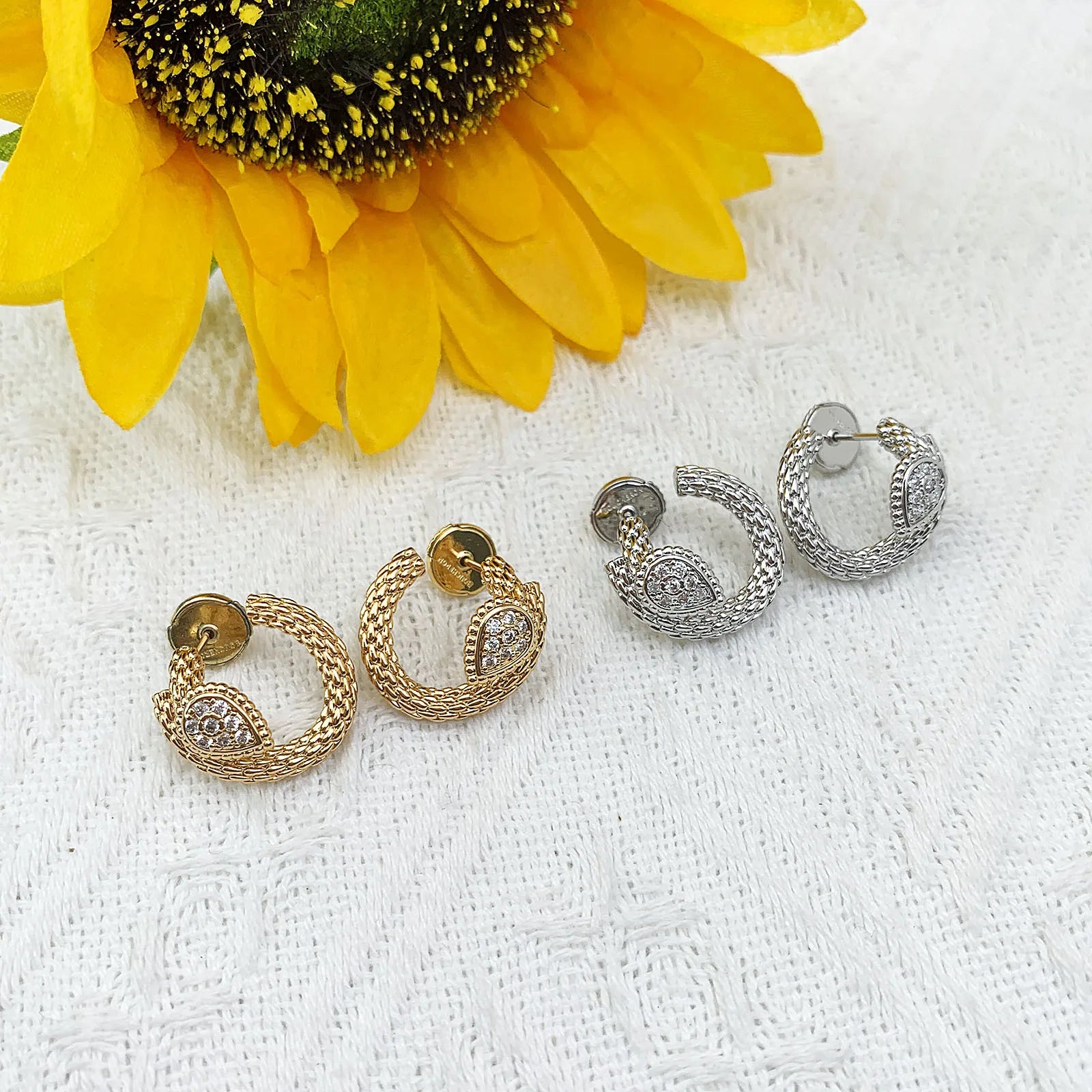 Women's Gold Teardrop Earrings - Balmas Jewelry